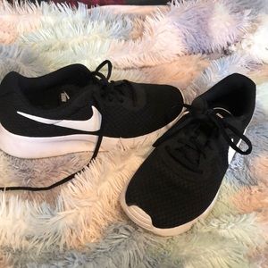 Nike women’s sneakers